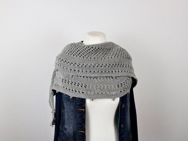 Knitting pattern shawl "Secrets"