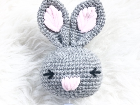 Häkelanleitung Baby Spieluhr Hasenkopf Gehopse