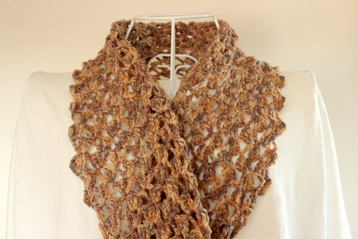 Häkelanleitung Loop / Schal "4-Seasons" mit gewelltem Rand