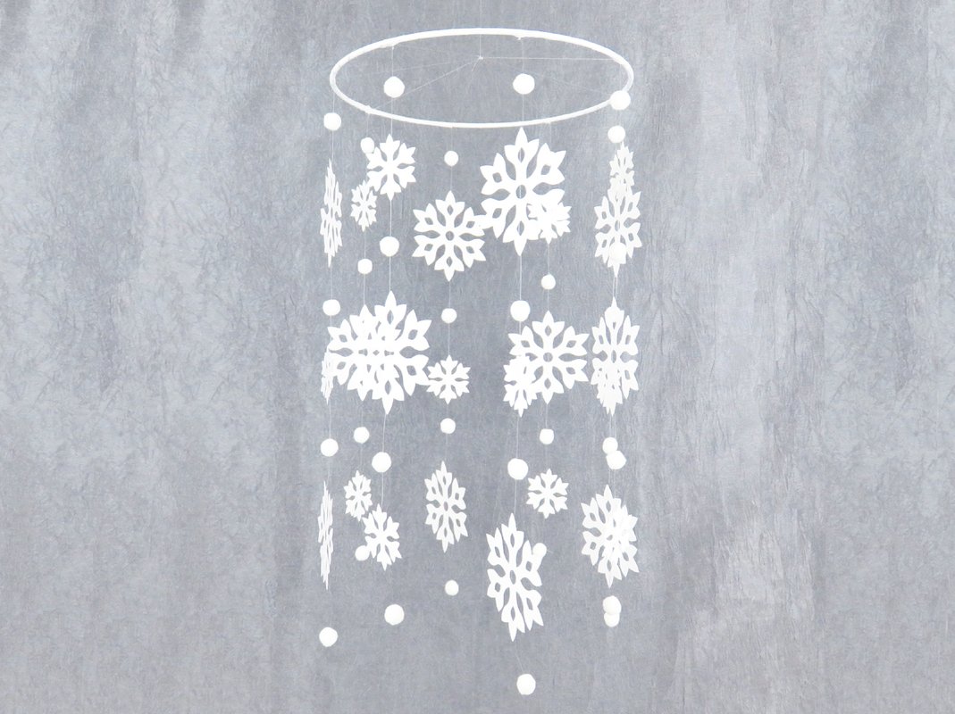 Schneeflocken-Mobile – Bastelvorlagen mit Anleitung