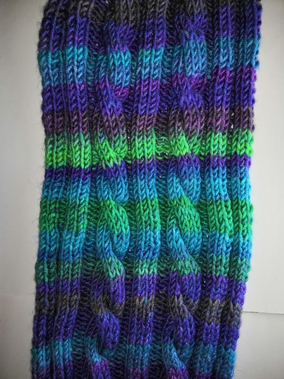 Strickschal mit Zöpfen für Kleinkinder und Puppen