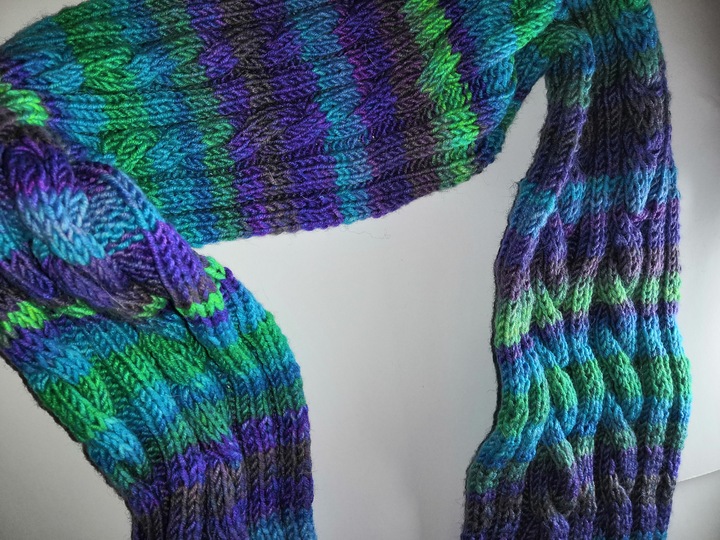 Strickschal mit Zöpfen für Kleinkinder und Puppen