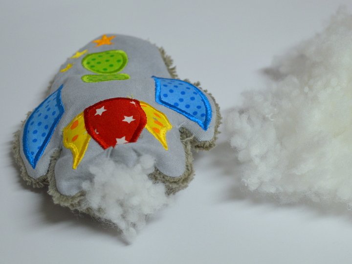 ITH Stickdatei Rakete Rassel/ Quietsche für den 13x18cm Rahmen