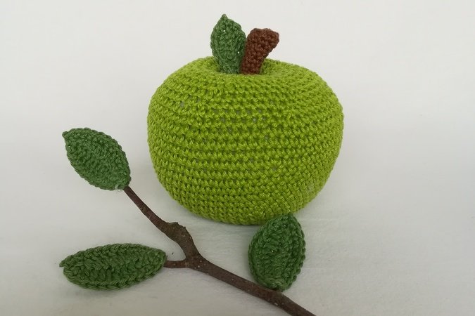 Apples and worms - Crochet pattern
