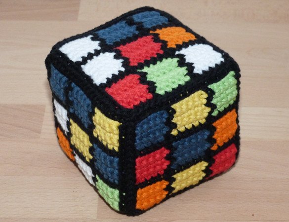 Crochet pattern for a magic cube with mixed colours