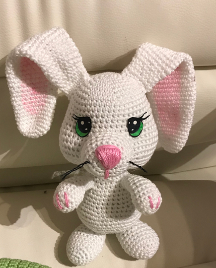 "Neugieriges Osterhäschen" mit Osterkörbchen & Bonusanleitung