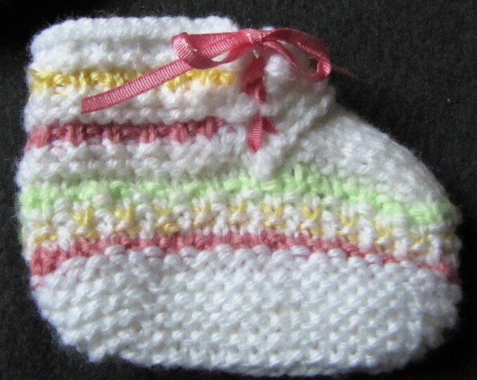 Strickanleitung _        Babyschuhe-Pastell