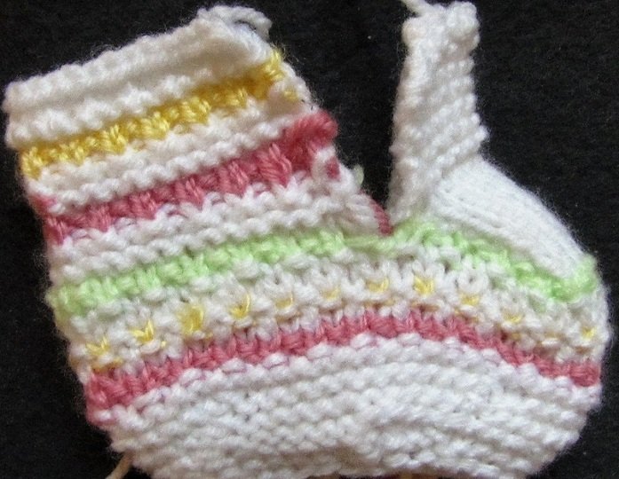 Strickanleitung _        Babyschuhe-Pastell