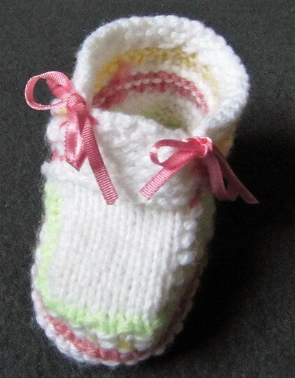 Strickanleitung _        Babyschuhe-Pastell