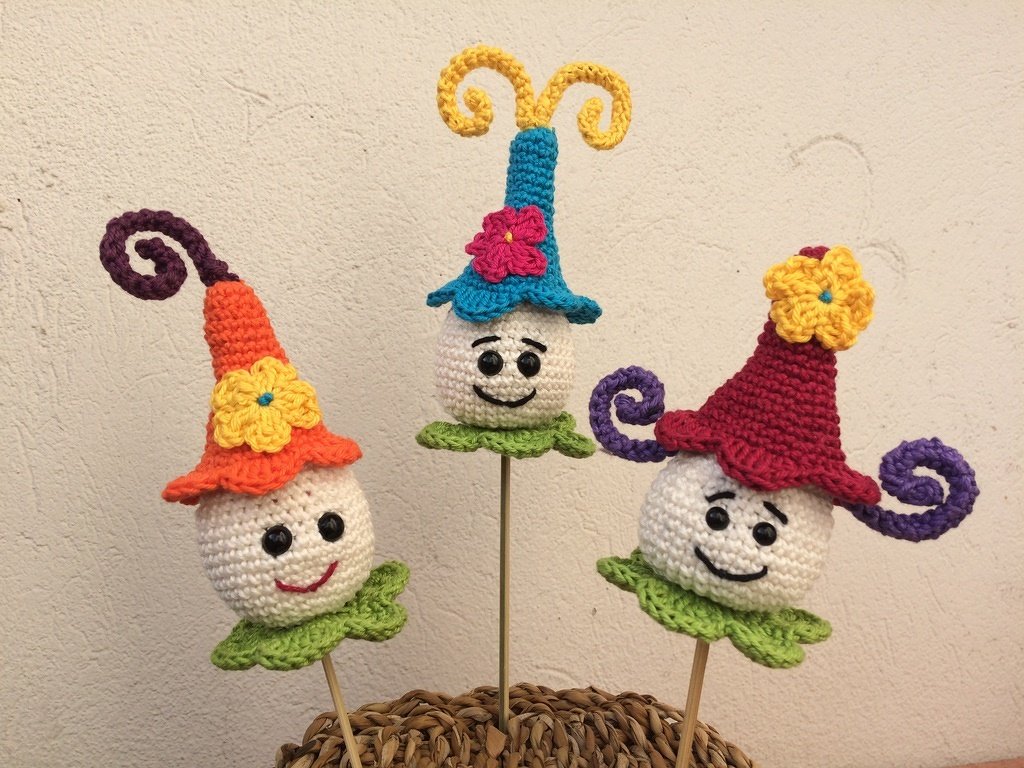 Dekoidee " kleine Blumentrolle" -Häkelanleitung