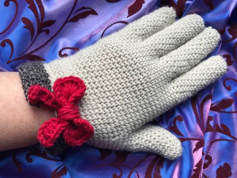 gehäkelter  Handschuh "Schleife"