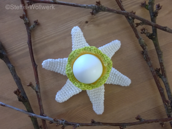 Häkelanleitung Eierbecher "Narzisse"