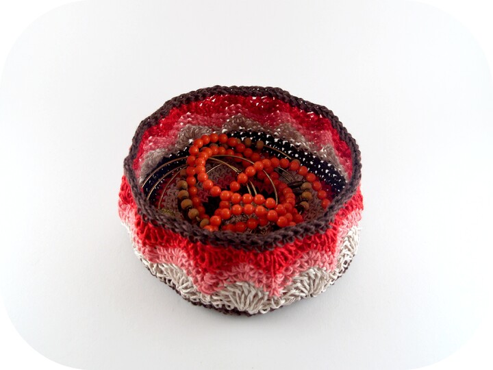 Häkelanleitung Utensilo / Körbchen mit Zick-Zack-Muster