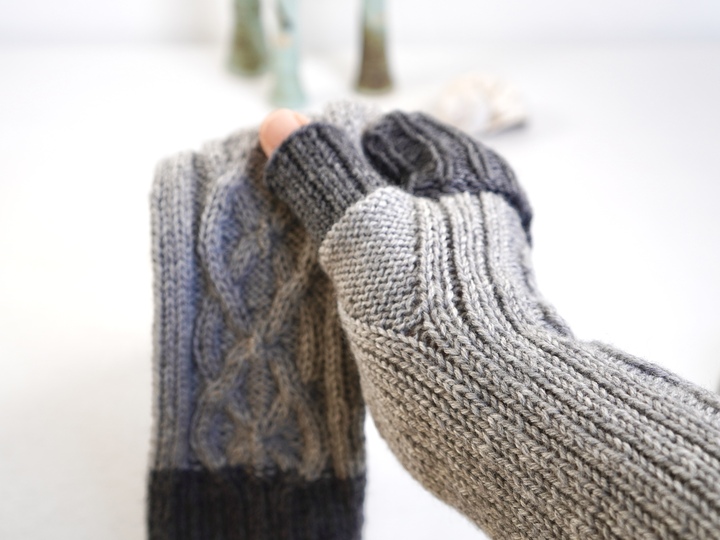 Armstulpen "Highland Mitts" mit Zopfmuster, Strickanleitung für 3 Größen