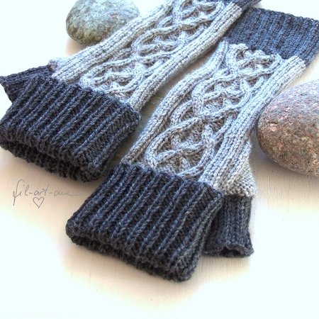 Knitting pattern: Fingerless mitts with Celtic Cables, 3 sizes