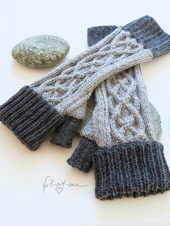 Knitting pattern: Fingerless mitts with Celtic Cables, 3 sizes