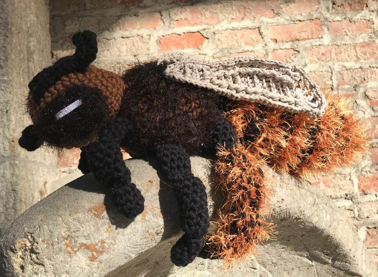 Große Kuschelbiene BERTI