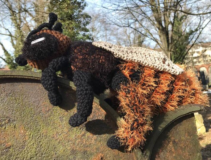 Große Kuschelbiene BERTI