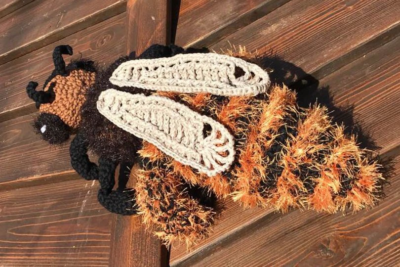 Große Kuschelbiene BERTI