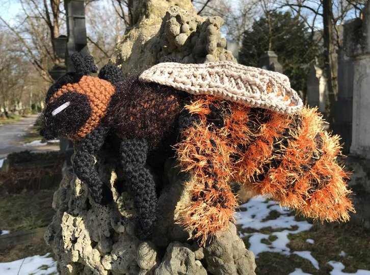 Große Kuschelbiene BERTI