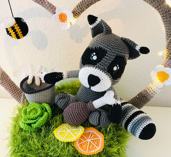 Cotton & Friends: "Wolli Waschbär wühlt im Mülleimer"