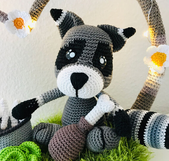 Cotton & Friends: "Wolli Waschbär wühlt im Mülleimer"