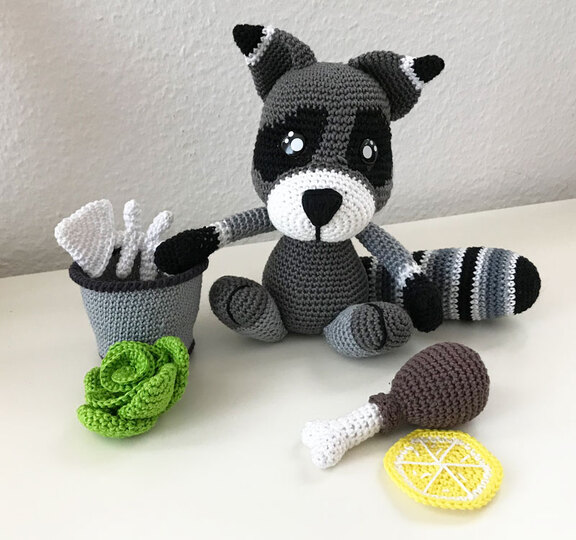 Cotton & Friends: "Wolli Waschbär wühlt im Mülleimer"