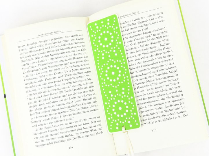 Lesezeichen mit Stanzmuster – Bastelvorlagen und Anleitung