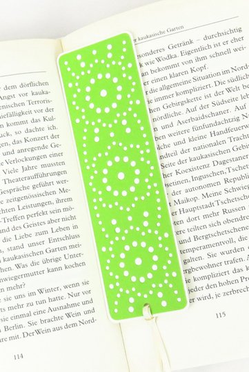 Lesezeichen mit Stanzmuster – Bastelvorlagen und Anleitung