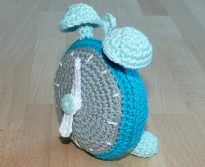 Häkelanleitung für einen Wecker mit beweglichen Zeigern