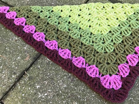 ACHTUNG neuer Suchtstoff: Dreieckstuch doppeltes Muschelkrönchenmuster