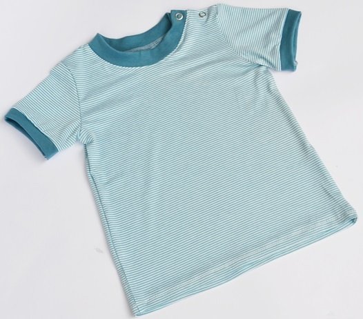 Hellblau-weiß gestreiftes kurzärmeliges Baby-T-Shirt mit türkisen Hals- und Ärmelbündchen und zwei Schulter-Druckknöpfen
