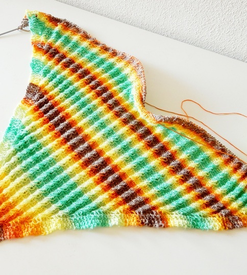 Strickanleitung Tuch mit Zöpfen "Zugin"