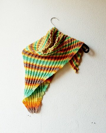 "Zugin" - a triangle-shaped shawl knitting pattern