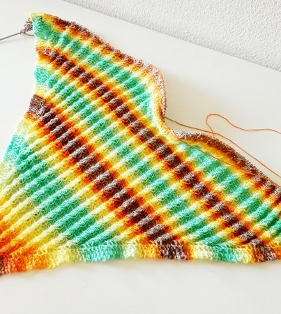"Zugin" - a triangle-shaped shawl knitting pattern