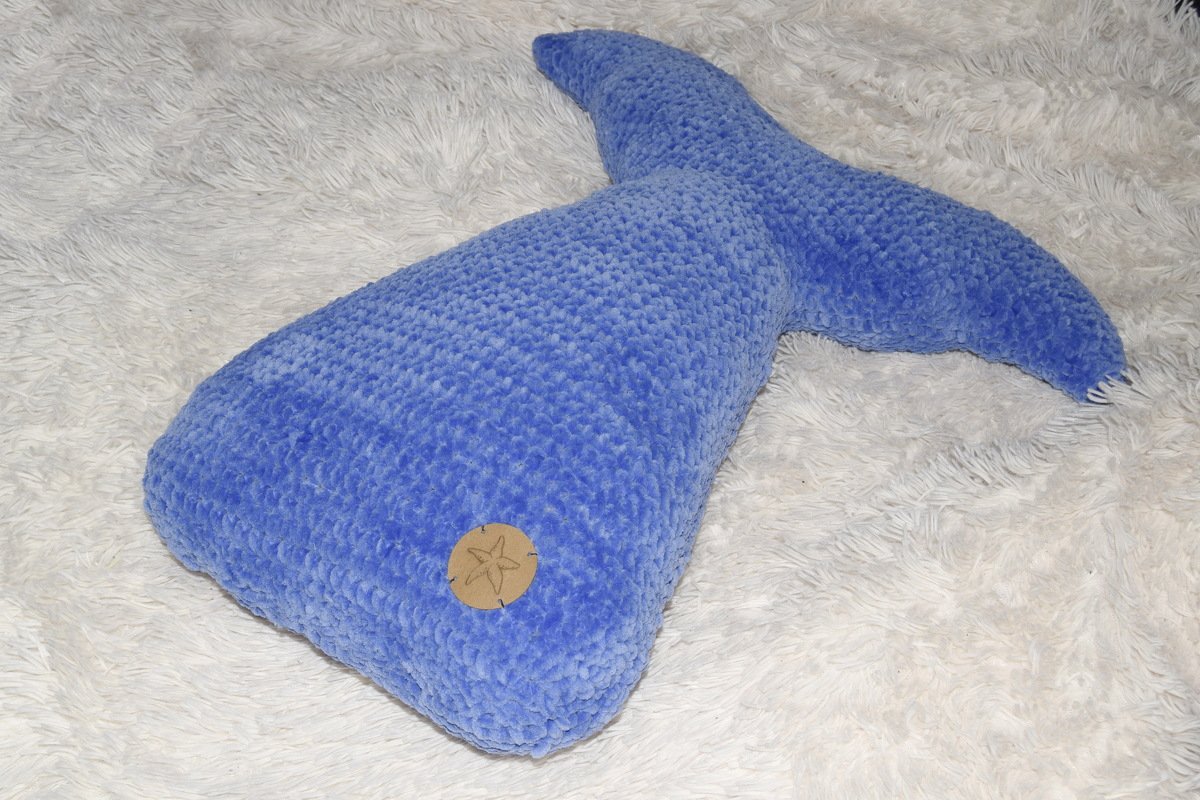 - NIXIE - Flossenkissen häkeln, Meerjungfraukissen, Kissen aus Chenillgarn, Kuschelkissen, Meerjungfrau - Bild 4