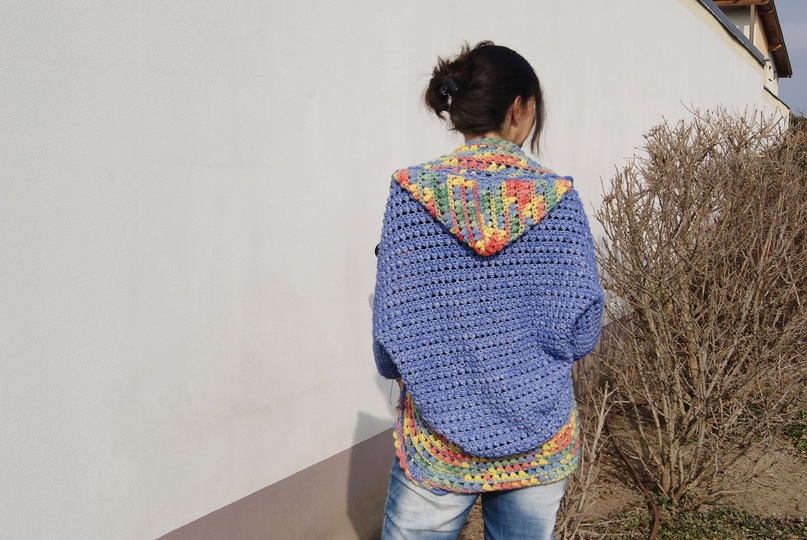 Weste / Seelenwärmer / Shrug mit Kapuze WOODSTOCK (für alle Größen)