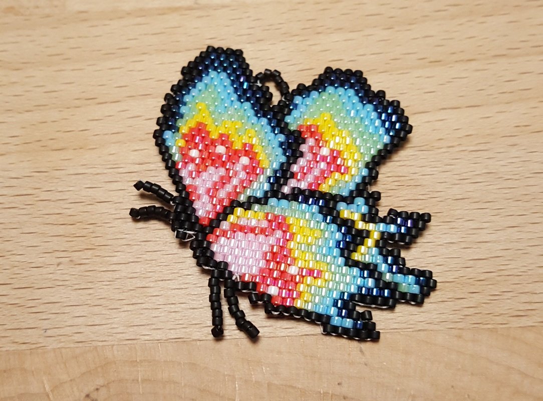 wunderschöner bunter Schmetterling / Anhänger aus Perlen
