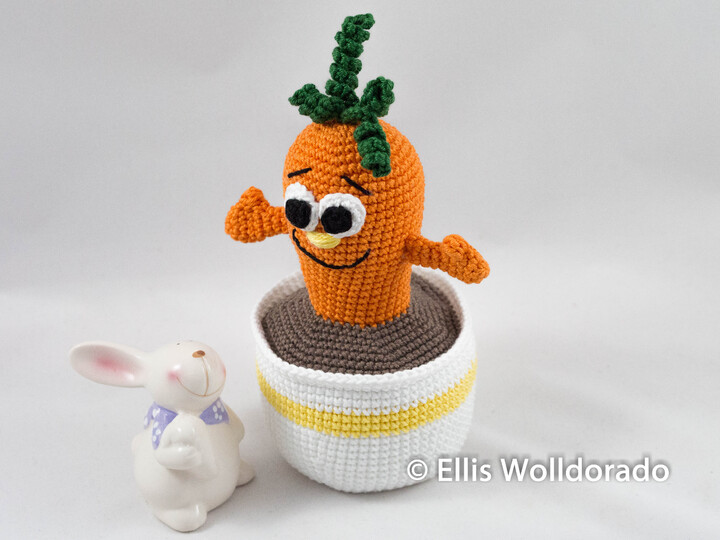 Topf-Karotte Monti, Deko-Amigurumi, Häkelanleitung