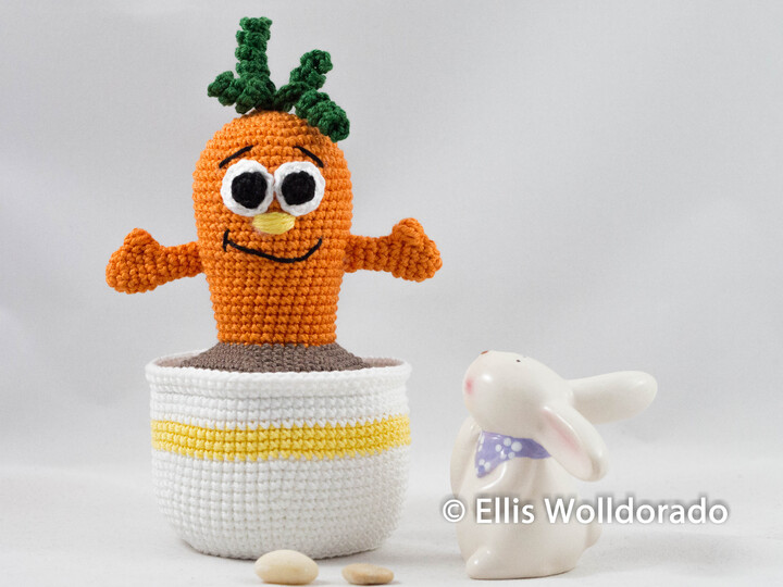 Topf-Karotte Monti, Deko-Amigurumi, Häkelanleitung