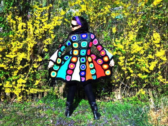 Häkelanleitung Rainbow Circles Kurzmantel - Bild 4