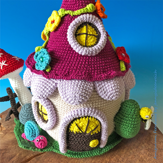 Crochet pattern for a fairy house with garden decor