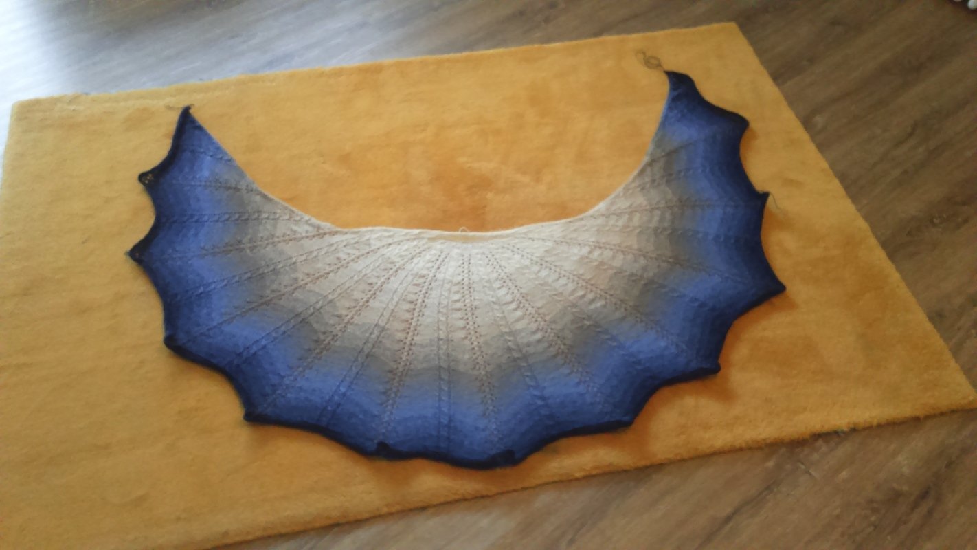 Fledermaus - Schultertuch gestrickt - Bild 2