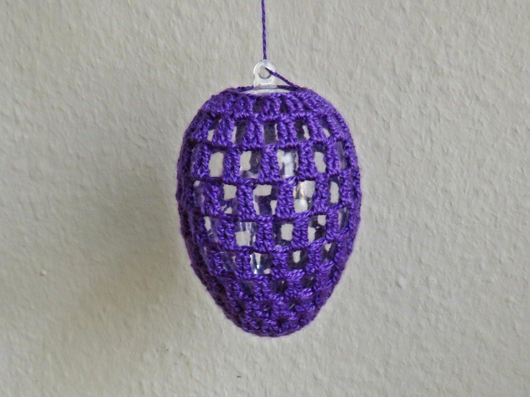 Osterei mit Doppelstäbchen