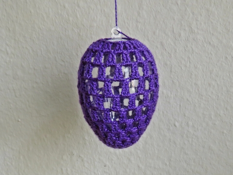 Osterei mit Doppelstäbchen