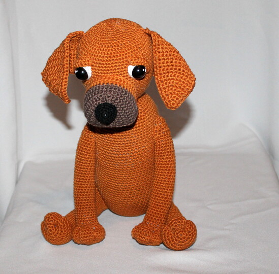 Rhodesian Ridgeback häkeln – Amigurumi Hund Bo in Rostbraun (DE & EN)