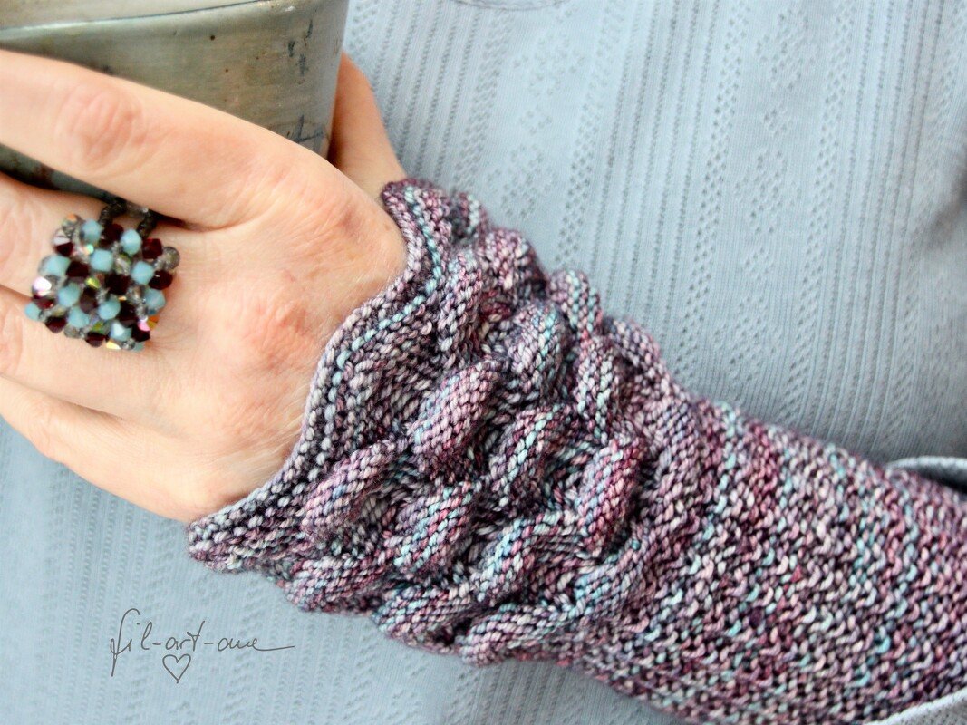 Wrist warmers "Lotus", knitting pattern, 2 sizes