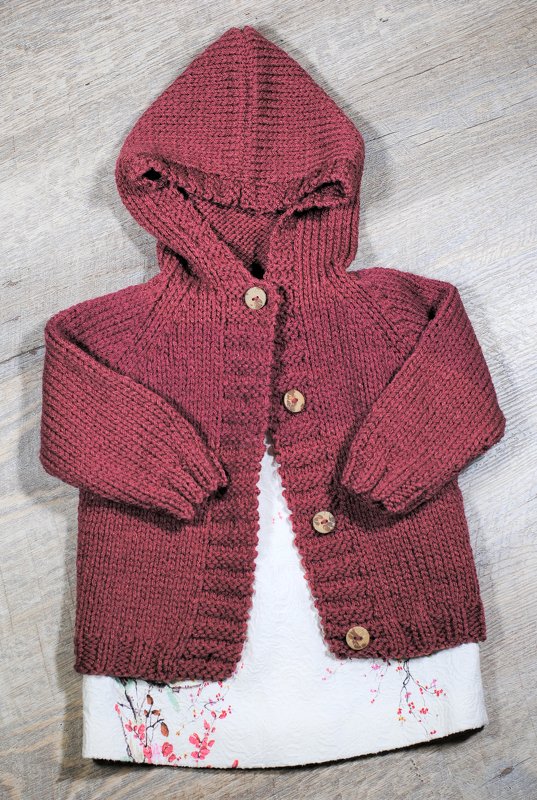 Strickanleitung Kapuzenjacke Linus &amp; Lina für Babys von 0-24 Monate