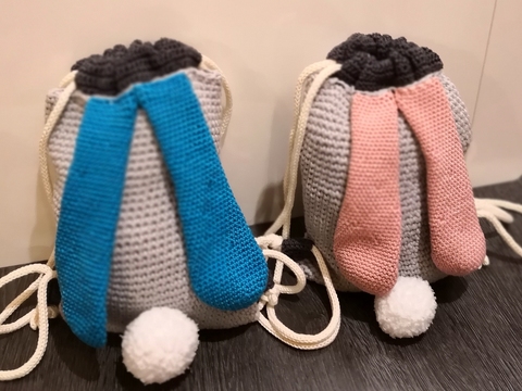 Hasenrucksack häkeln – Kinderrucksack mit Ohren, 18 × 24 cm (DE & EN)