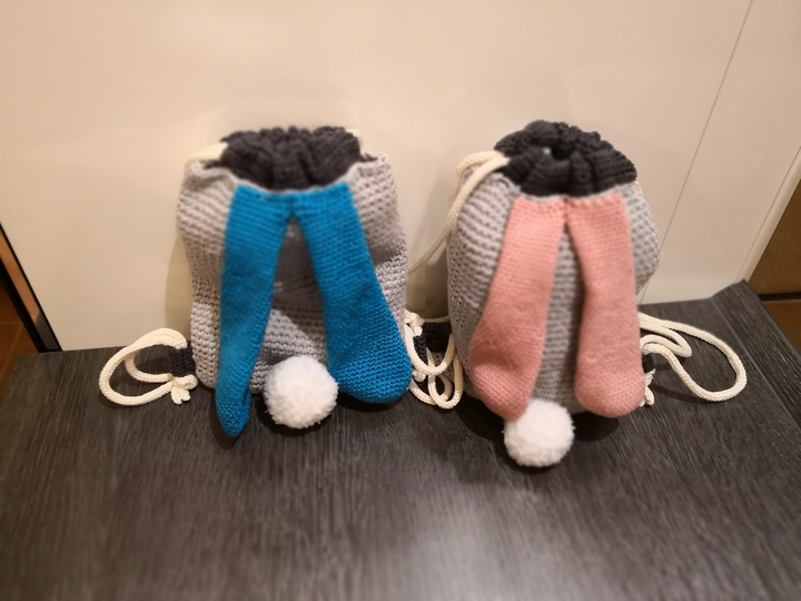 Crochet a bunny backpack – kids' backpack with ears (EN & DE)